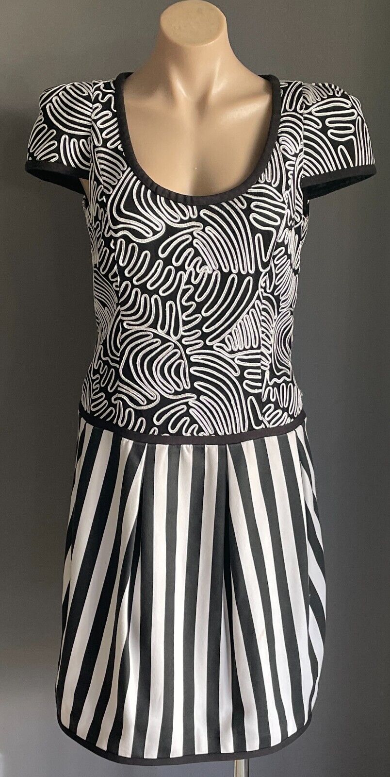 G2 by GEORGE GROSS Drop Waist Dress Black & White Cap Sleeves Dress Size 12