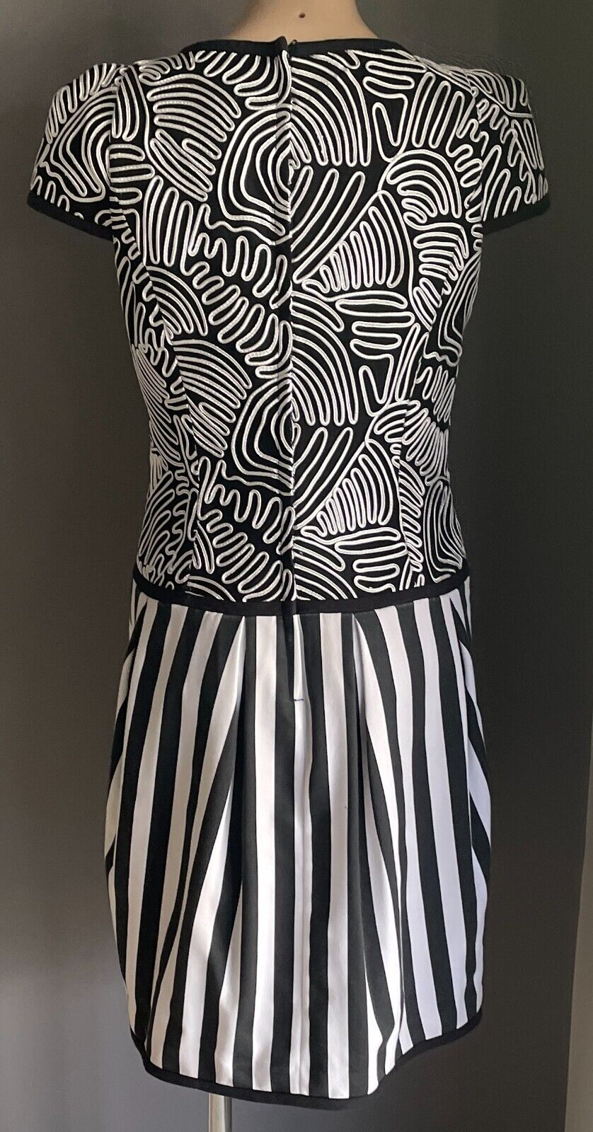 G2 by GEORGE GROSS Drop Waist Dress Black & White Cap Sleeves Dress Size 12