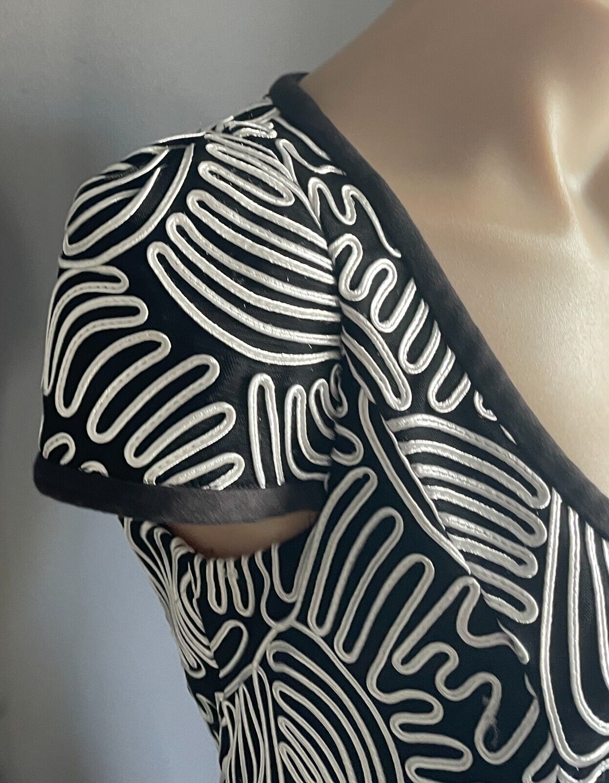 G2 by GEORGE GROSS Drop Waist Dress Black & White Cap Sleeves Dress Size 12