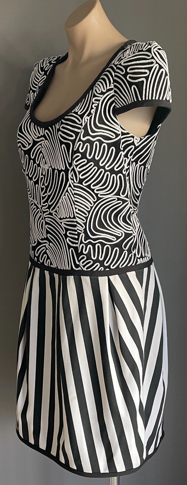 G2 by GEORGE GROSS Drop Waist Dress Black & White Cap Sleeves Dress Size 12