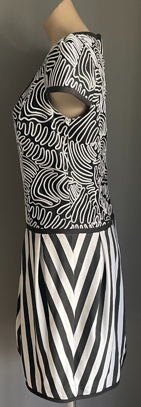 G2 by GEORGE GROSS Drop Waist Dress Black & White Cap Sleeves Dress Size 12
