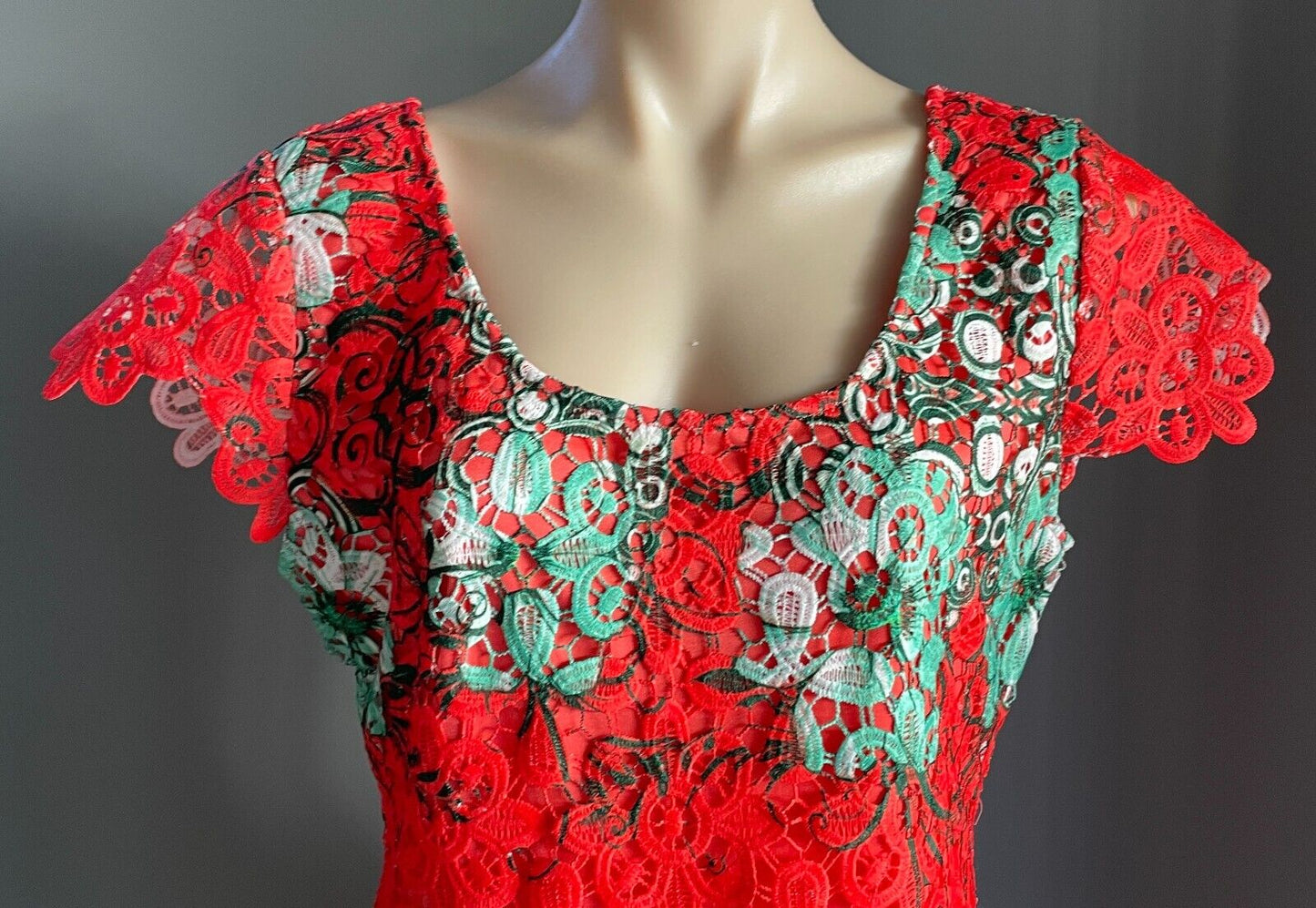 SISTERS OF ART Deep Coral Red Green White Lace Cap Sleeve Sheath Dress Size 18