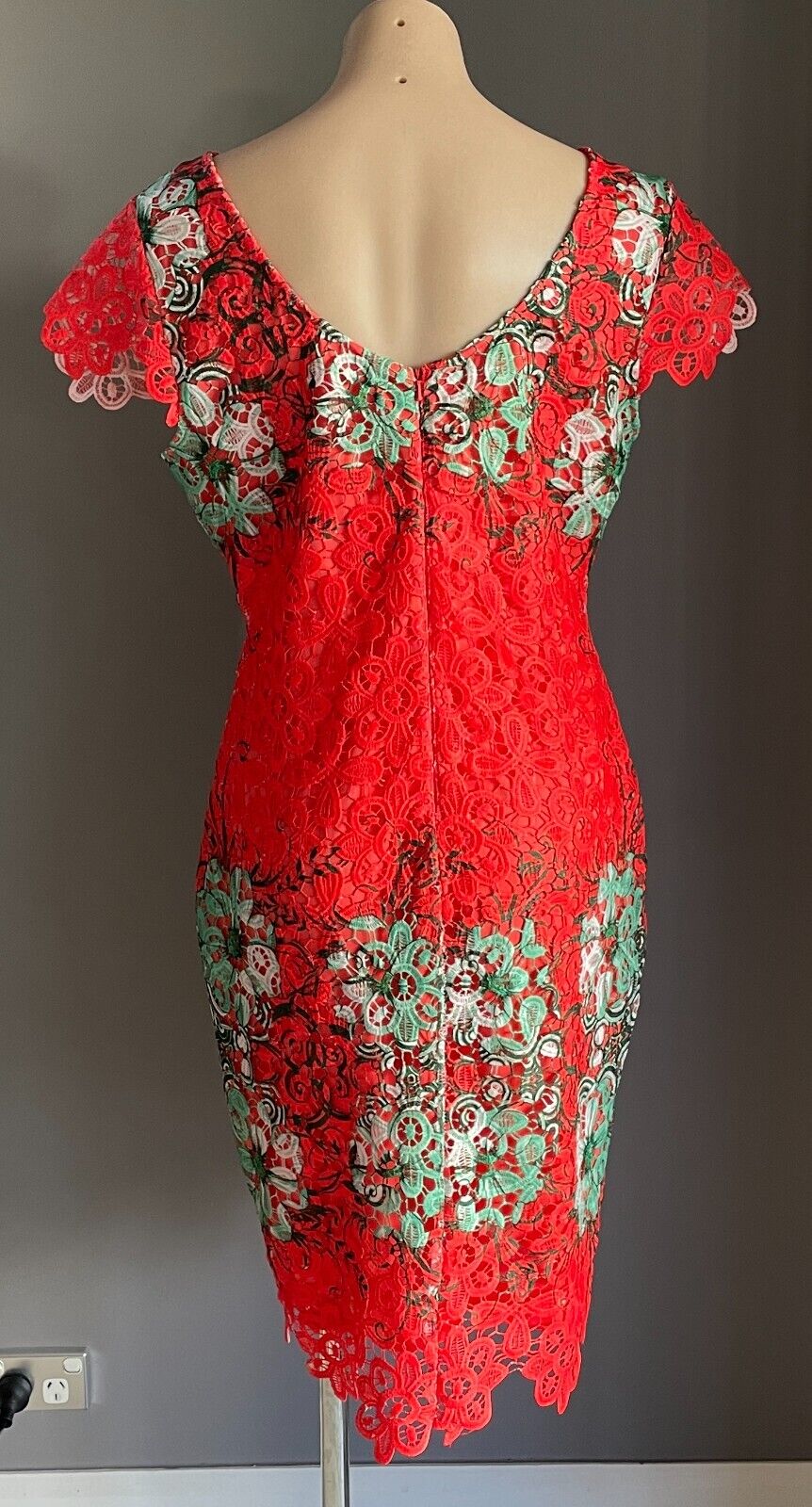 SISTERS OF ART Deep Coral Red Green White Lace Cap Sleeve Sheath Dress Size 18