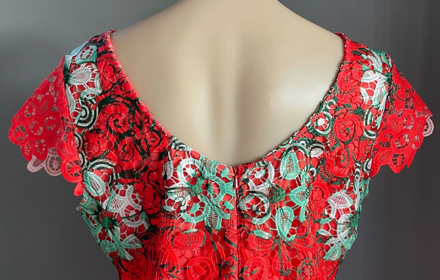SISTERS OF ART Deep Coral Red Green White Lace Cap Sleeve Sheath Dress Size 18