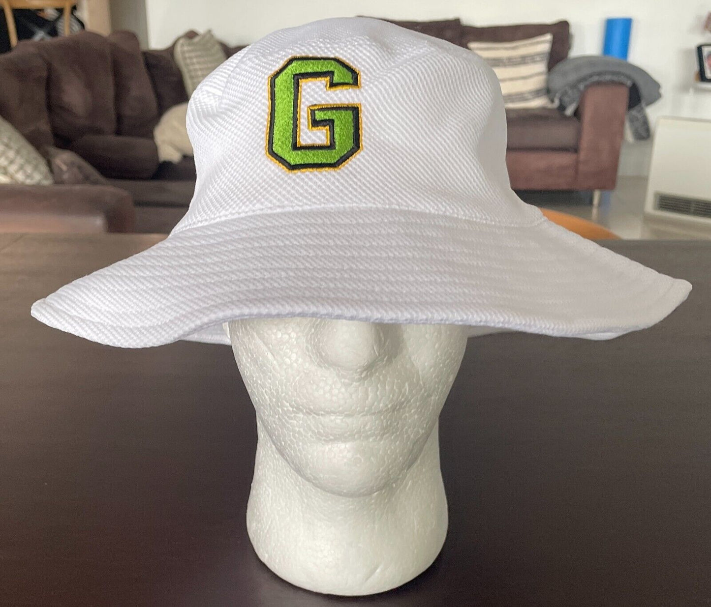 GRACE COLLECTION White Bucket Hat Size S M Embroidered "G"  UPF 50+ Sunhat