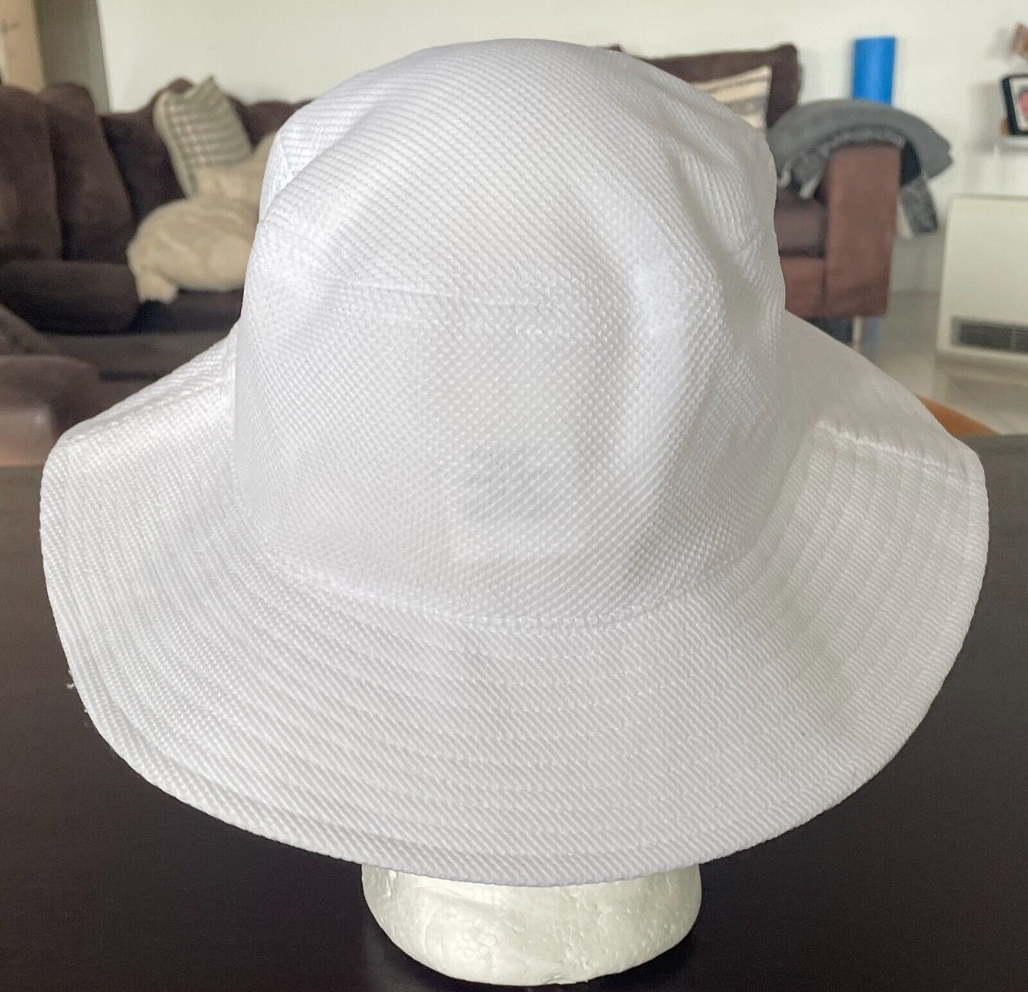 GRACE COLLECTION White Bucket Hat Size S M Embroidered "G"  UPF 50+ Sunhat