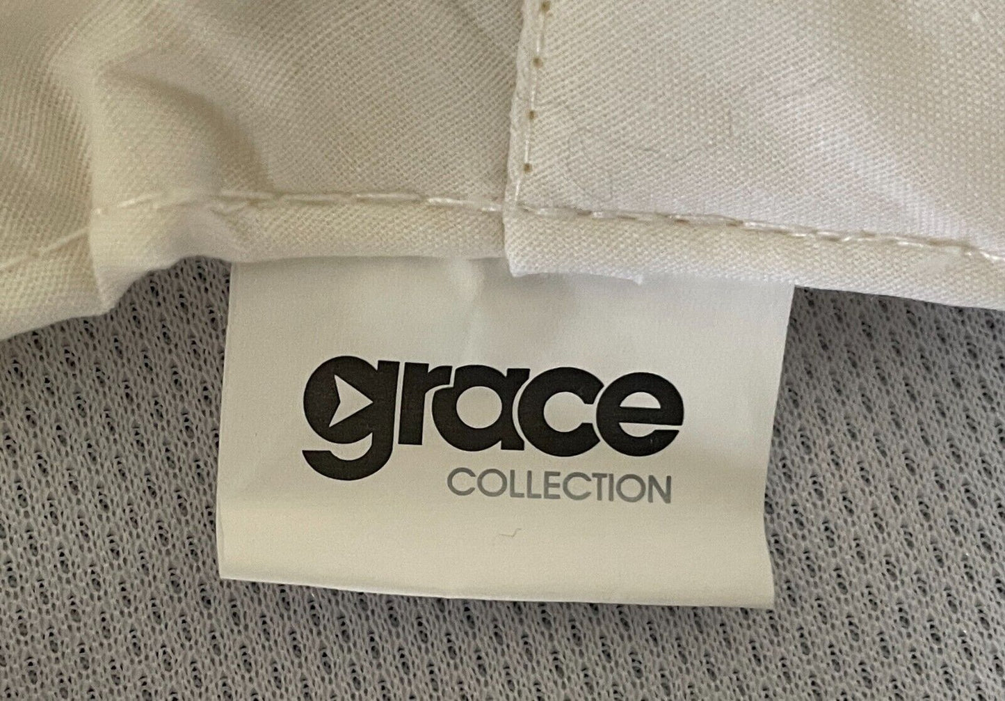 GRACE COLLECTION White Bucket Hat Size S M Embroidered "G"  UPF 50+ Sunhat