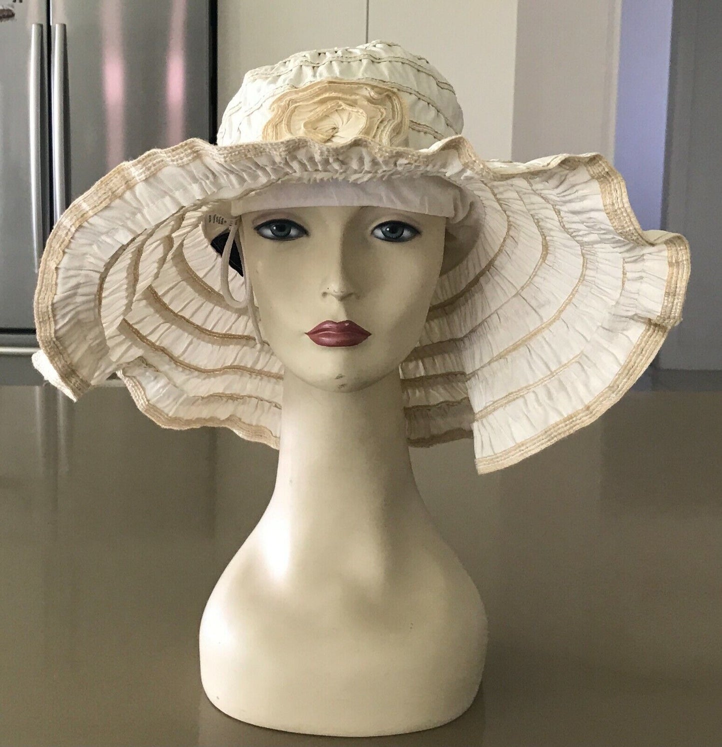 TRIPLE SSS Sunhat Cream & Beige Wide Brim Bucket Hat Floral Trim Size 58cm Beach