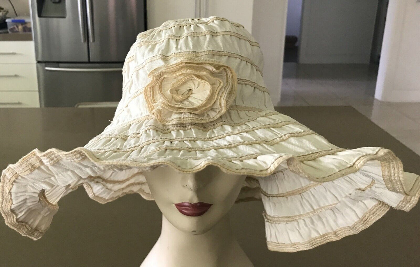 TRIPLE SSS Sunhat Cream & Beige Wide Brim Bucket Hat Floral Trim Size 58cm Beach