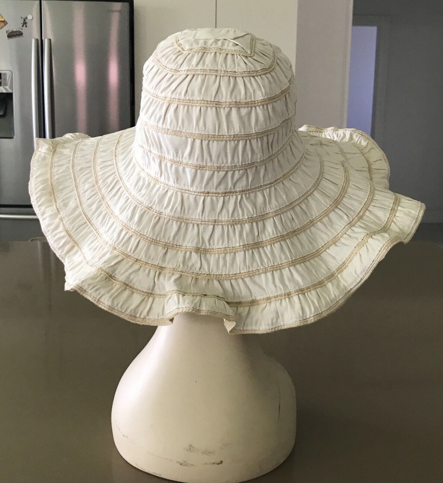 TRIPLE SSS Sunhat Cream & Beige Wide Brim Bucket Hat Floral Trim Size 58cm Beach