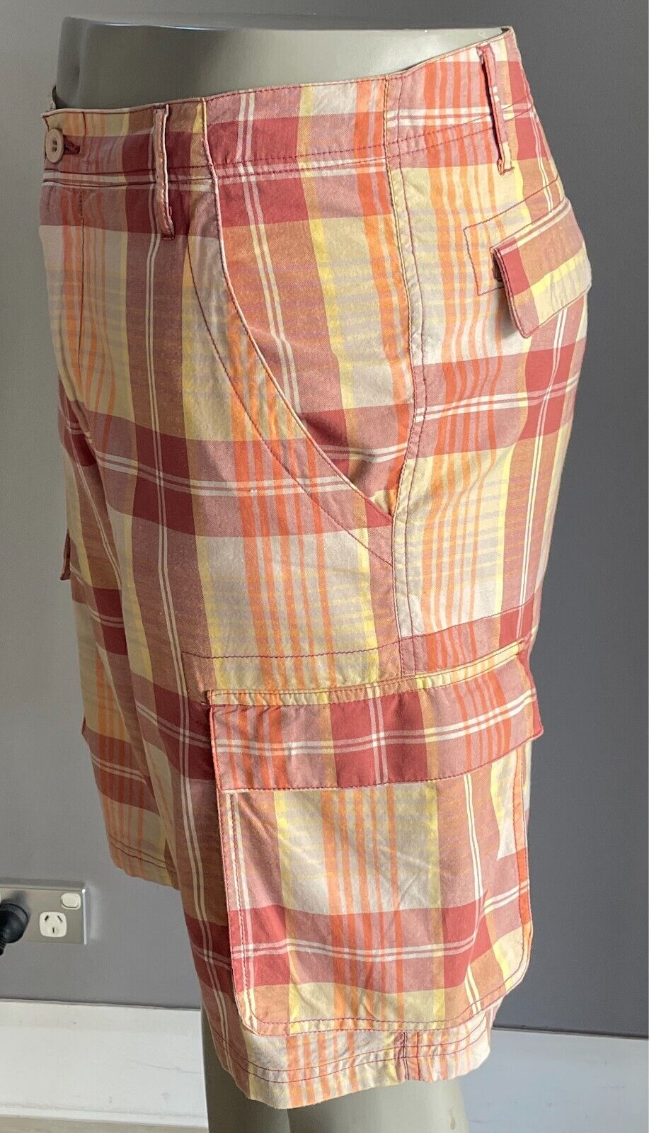 Mens CD URBAN Cargo Shorts Plaid Size 34 Madras Cotton Cargo Pockets