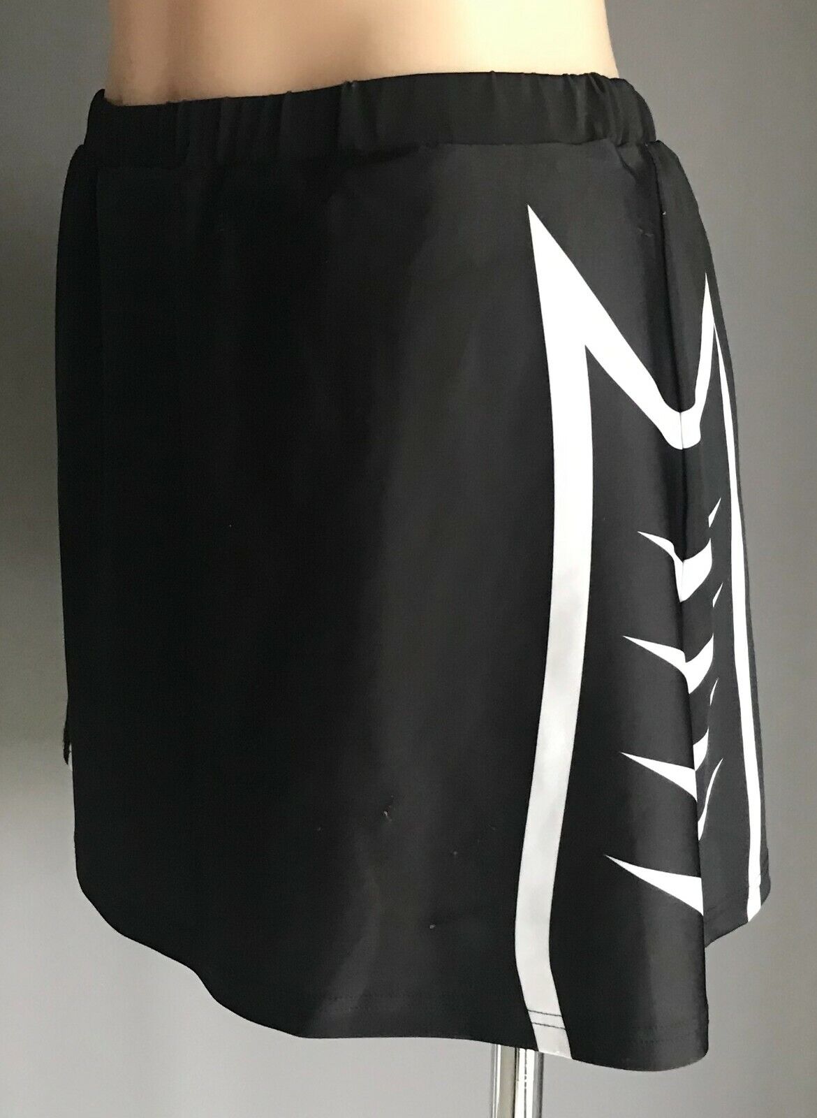 FULLFORCE Skirt Skort Netball Black White Elastic Waist Size 16 Built in Pants