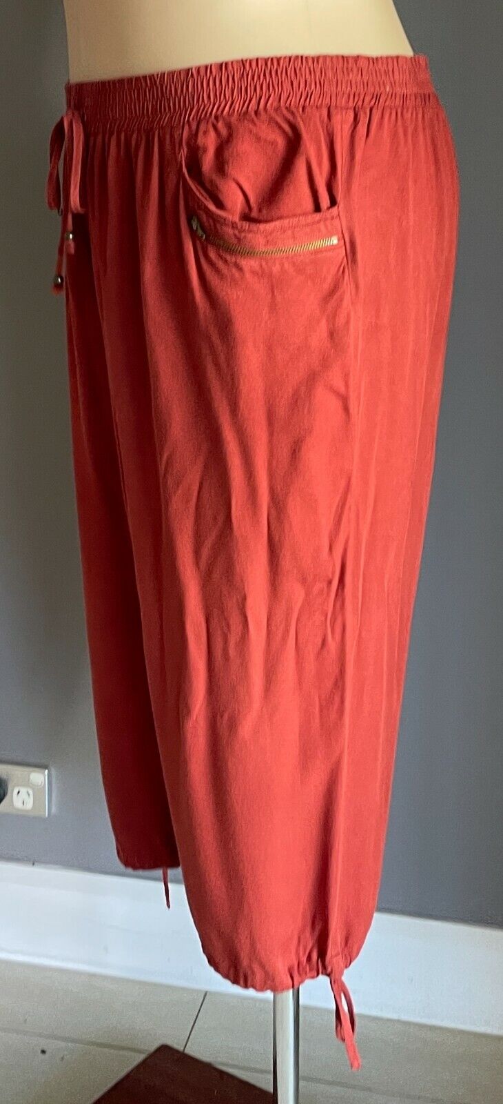 ROCKMANS Relaxed Fit Pants Rust Red Elastic Waist Cropped w Ties at Hem Size 16
