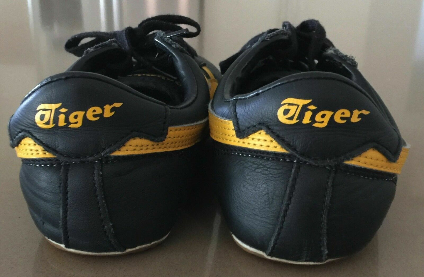ONITSUKA TIGER Sports Shoes Black Yellow Sneakers Size 22.5cm US 4 EU 36 Unisex