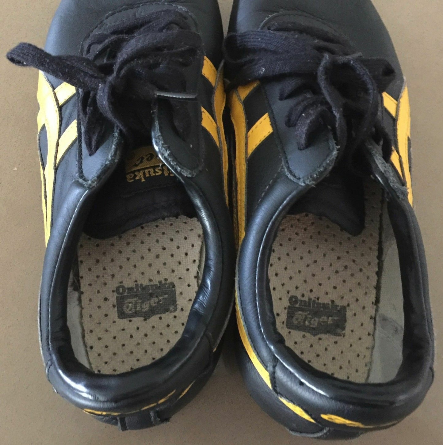 ONITSUKA TIGER Sports Shoes Black Yellow Sneakers Size 22.5cm US 4 EU 36 Unisex