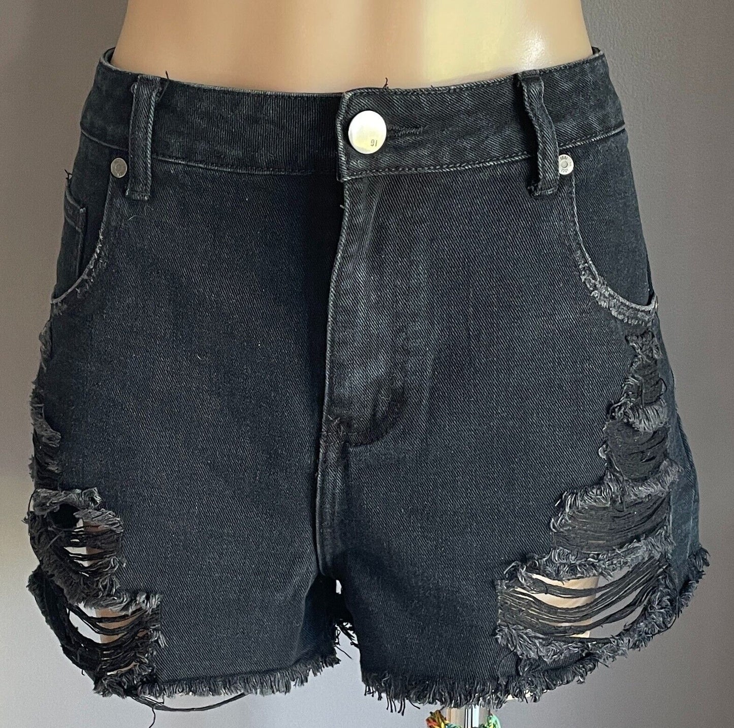 COTTON ON Flashback Denim Jeans Shorts Black High Rise Distressed Fray Hem Sz 14