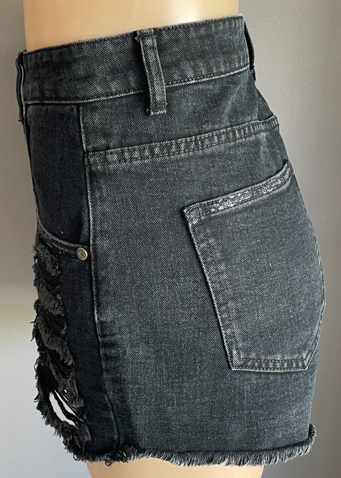 COTTON ON Flashback Denim Jeans Shorts Black High Rise Distressed Fray Hem Sz 14