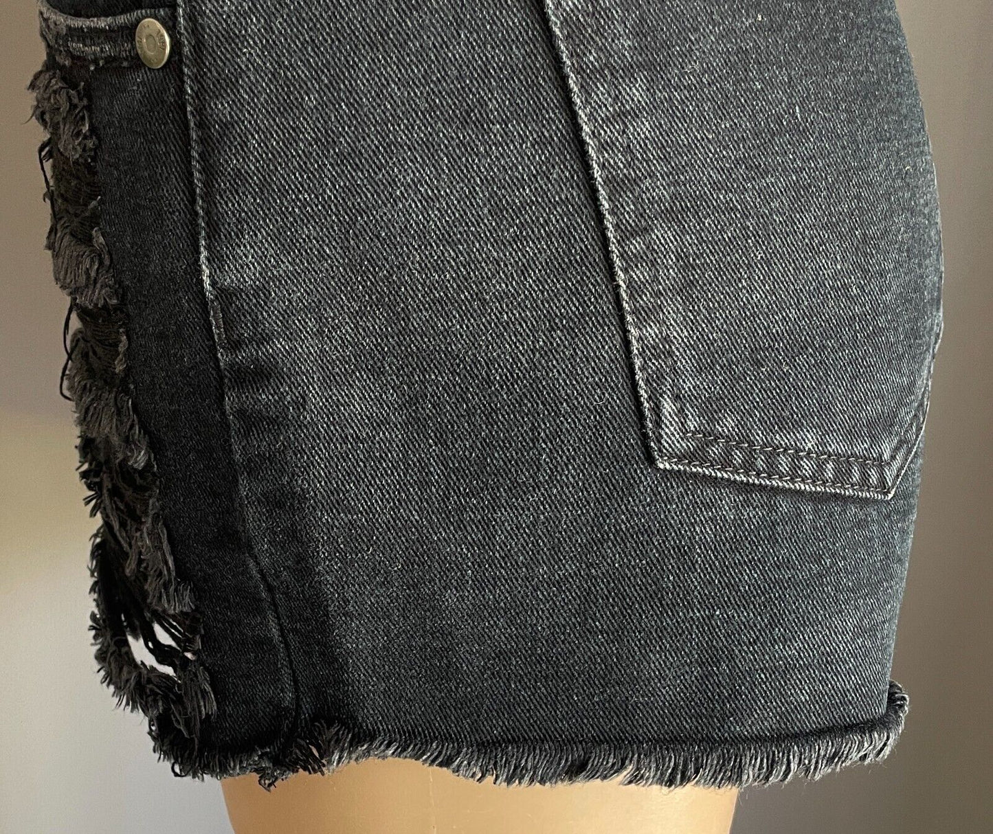 COTTON ON Flashback Denim Jeans Shorts Black High Rise Distressed Fray Hem Sz 14