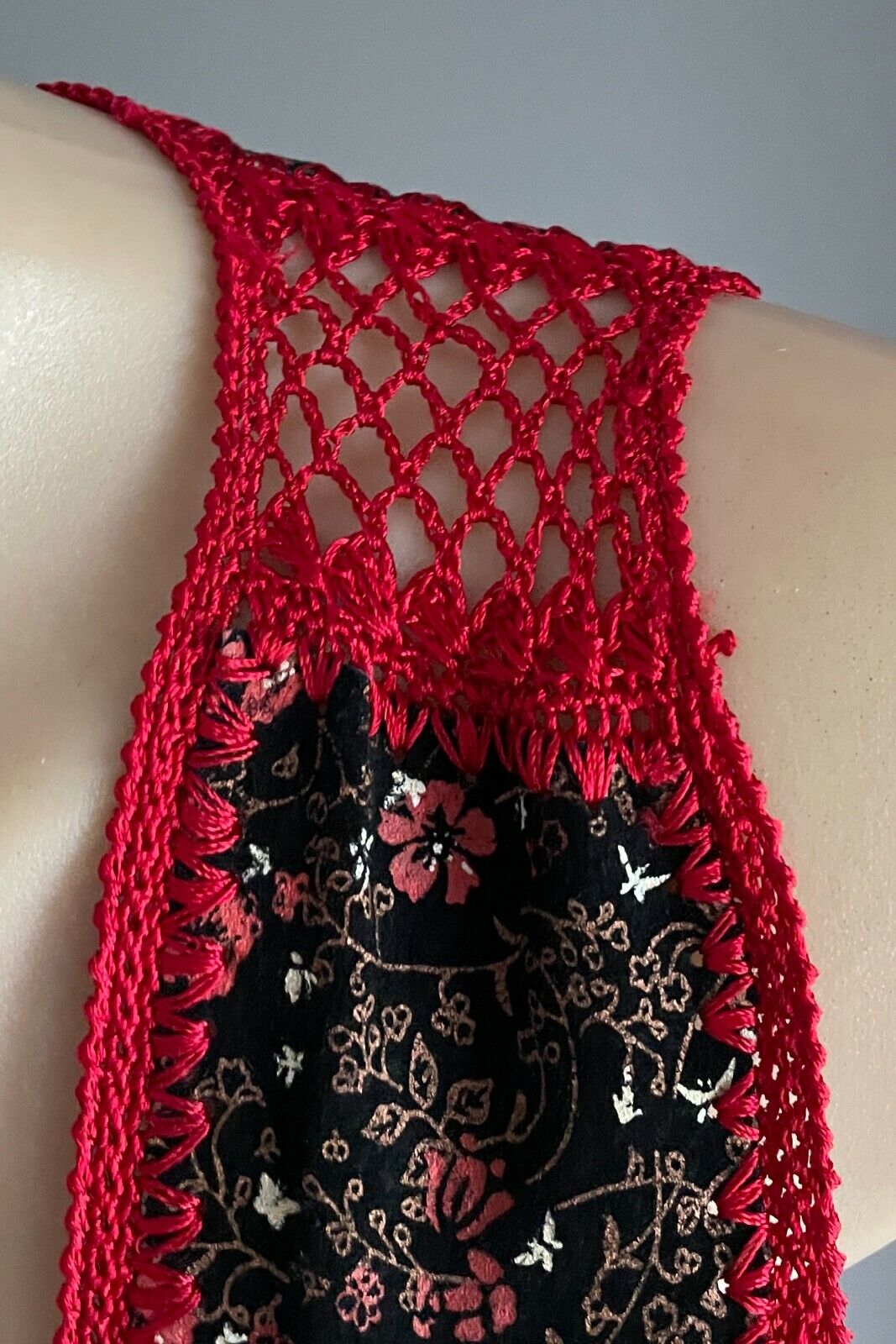 Vtg Suede Patchwork VEST Crochet Trim Boho Hippy Black Red Floral Print Size 12