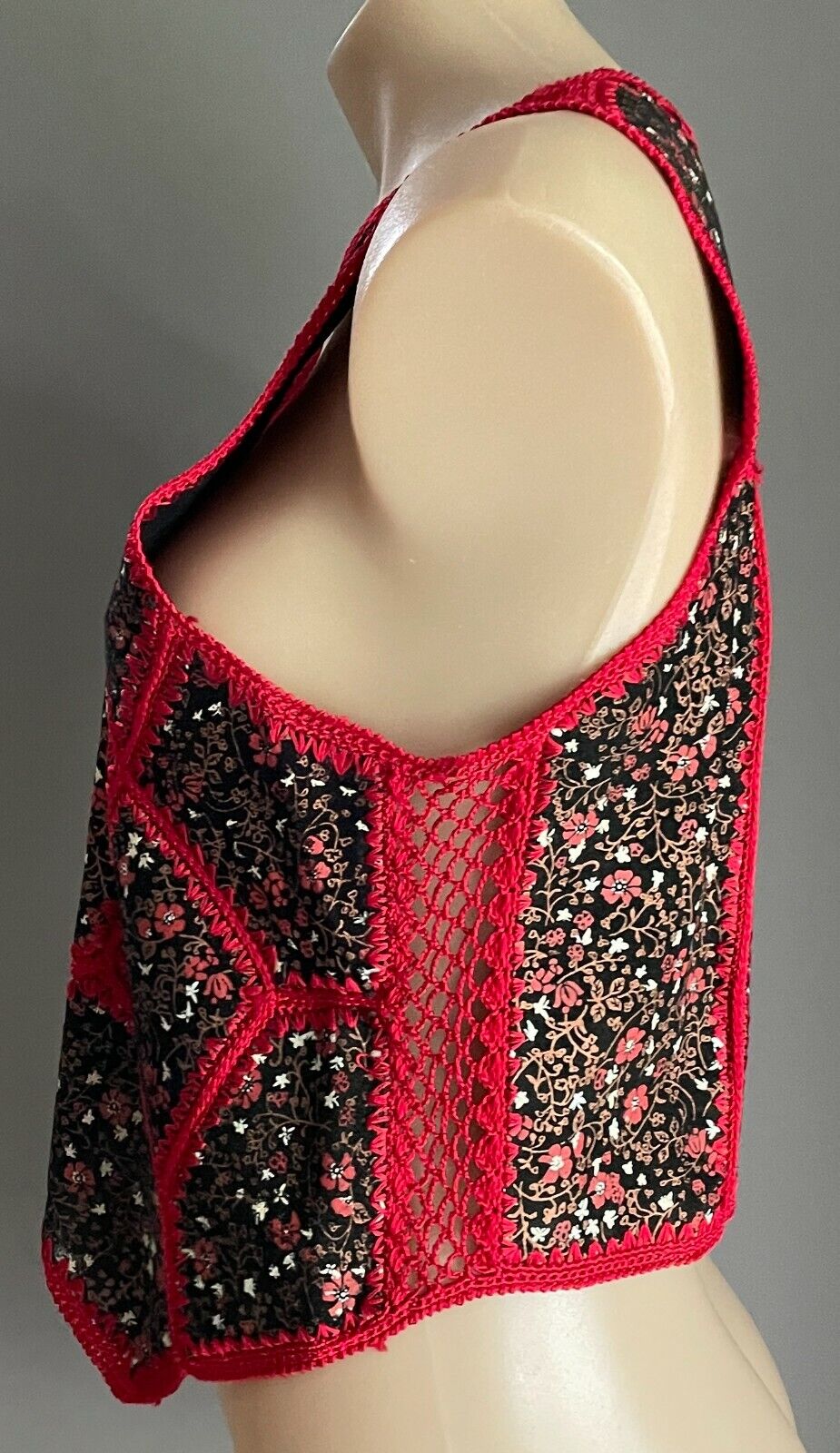Vtg Suede Patchwork VEST Crochet Trim Boho Hippy Black Red Floral Print Size 12