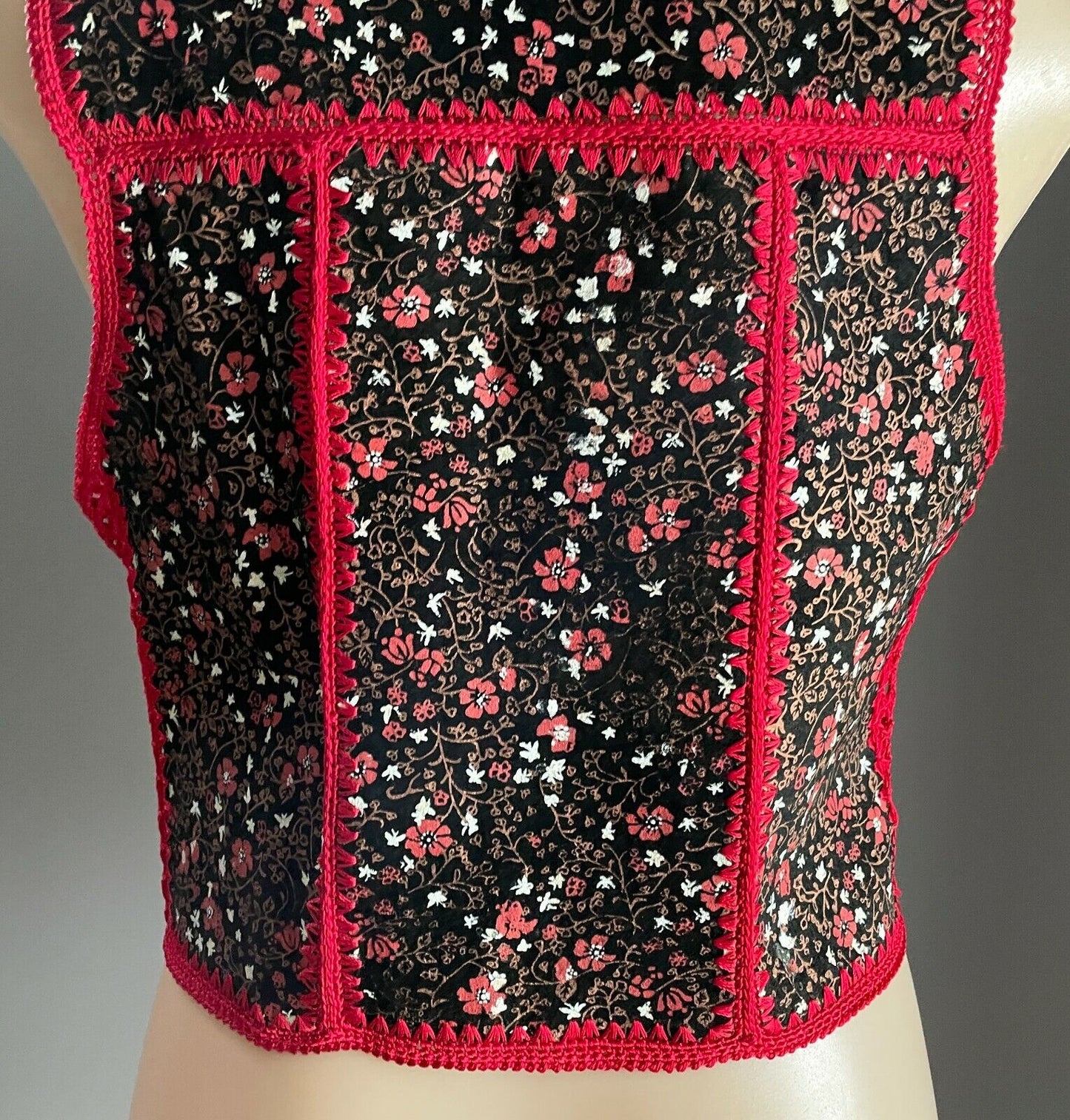 Vtg Suede Patchwork VEST Crochet Trim Boho Hippy Black Red Floral Print Size 12