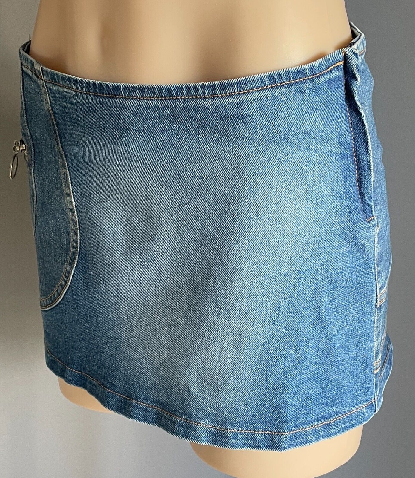 BLOCKOUT Jeans Mini Skirt Blue Denim Low Rise Micro Zip Pocket Trim Size 10