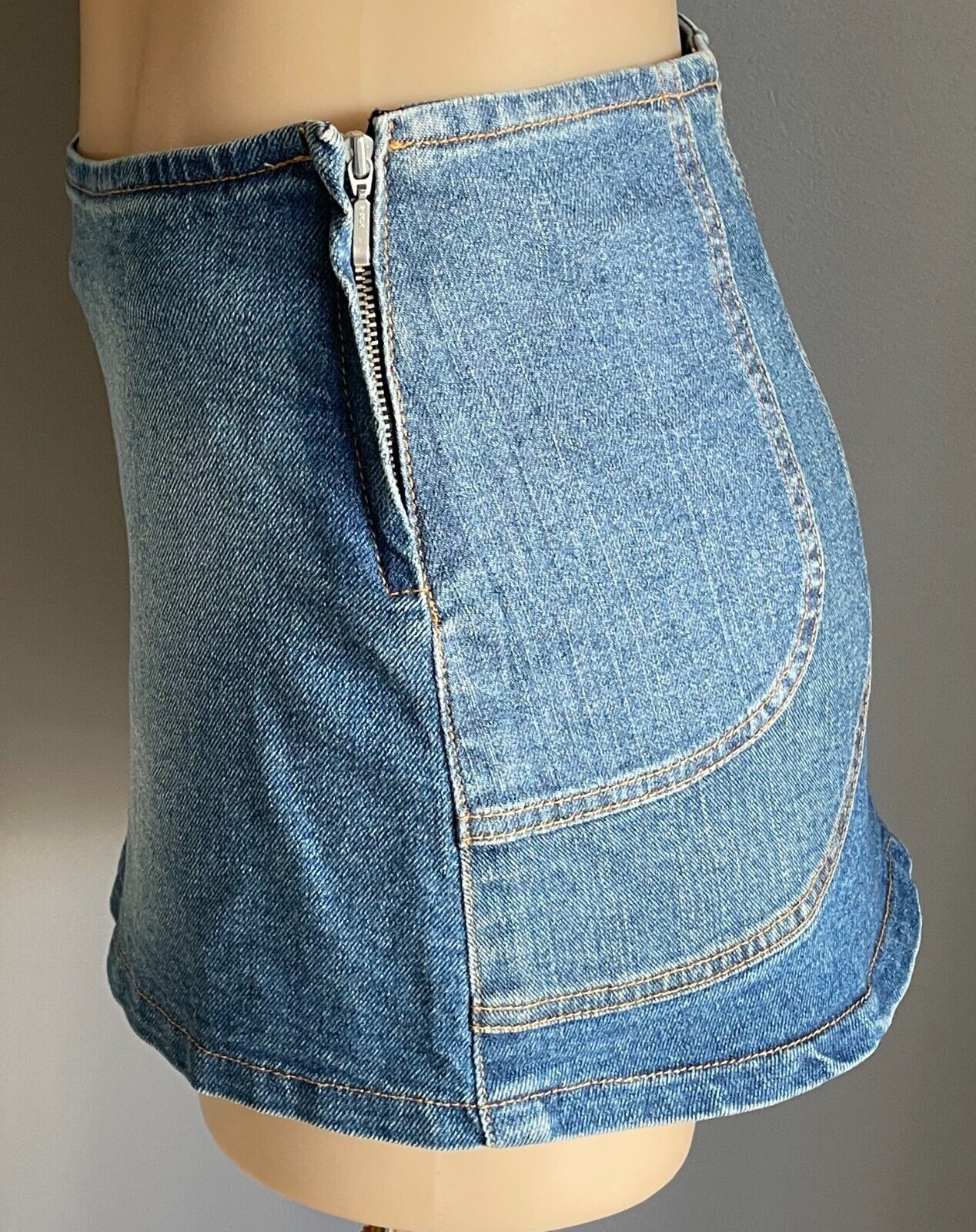 BLOCKOUT Jeans Mini Skirt Blue Denim Low Rise Micro Zip Pocket Trim Size 10