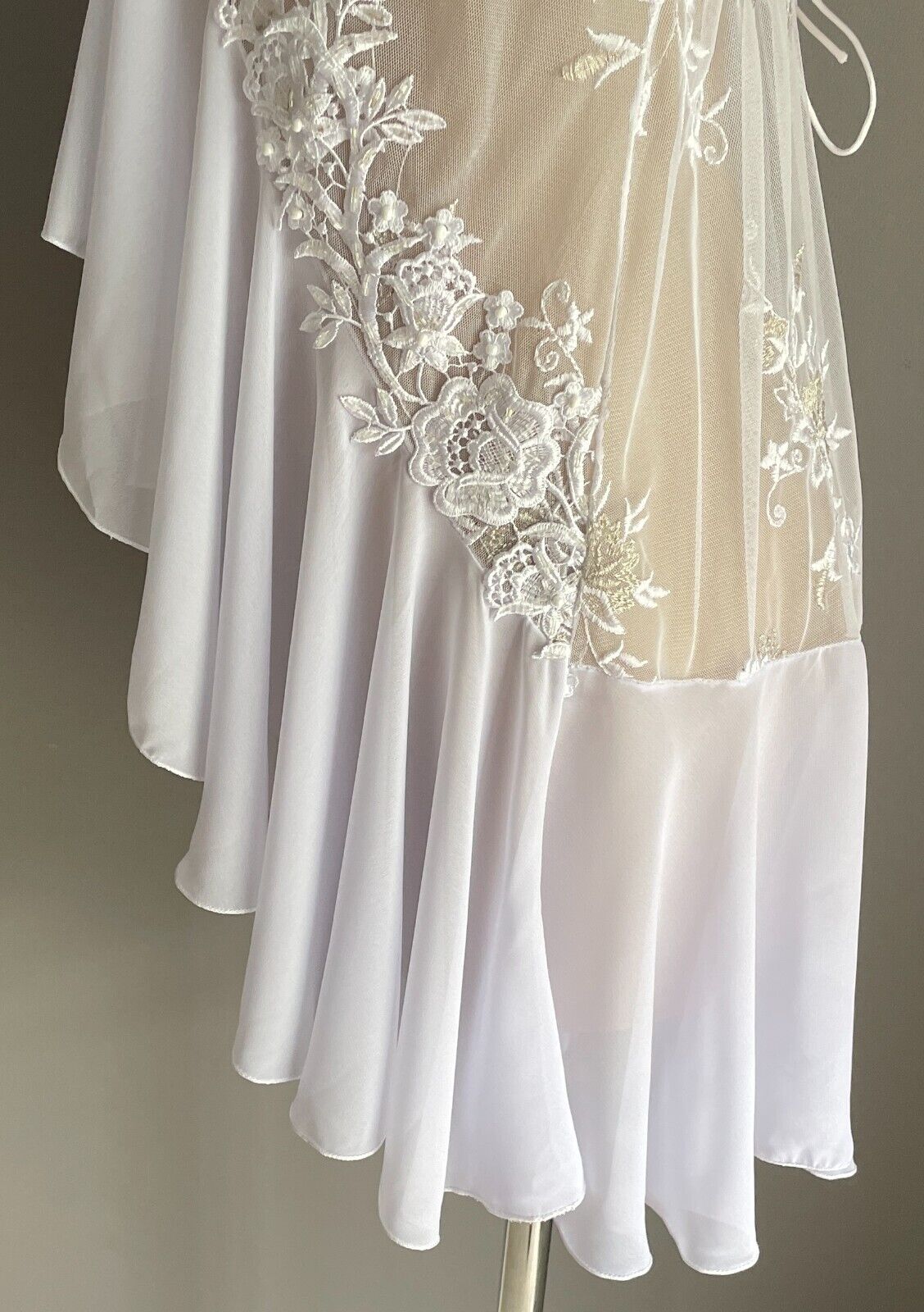 White Embroidered Beaded Lace Jacket ChiffonNet Long Trumpet Sleeve Size 16 Glam