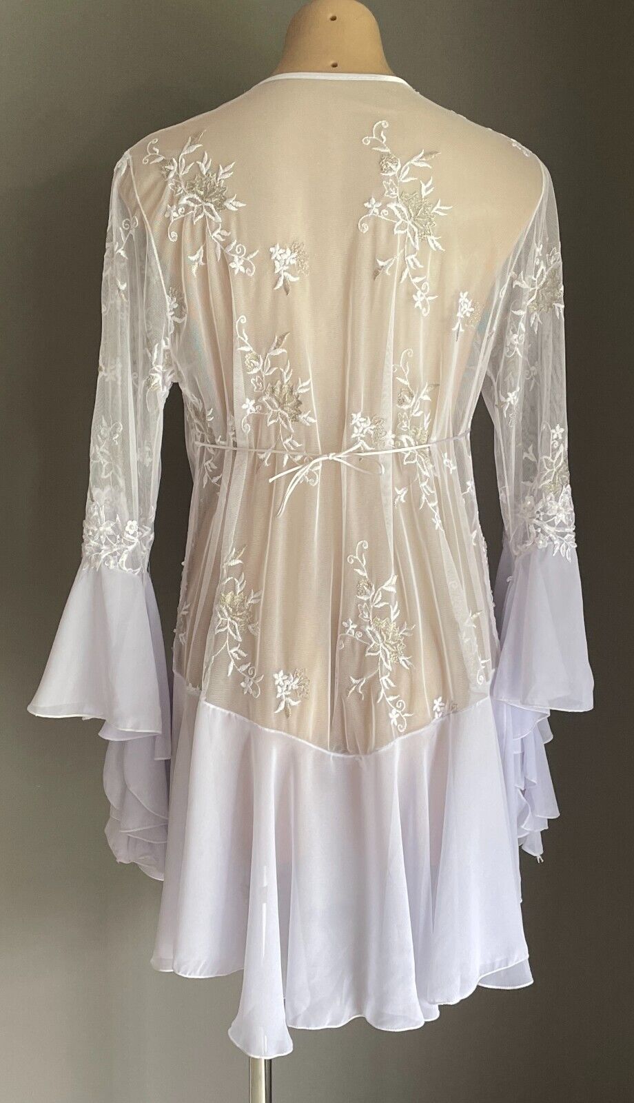White Embroidered Beaded Lace Jacket ChiffonNet Long Trumpet Sleeve Size 16 Glam