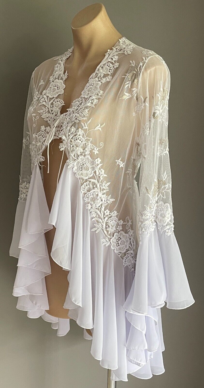 White Embroidered Beaded Lace Jacket ChiffonNet Long Trumpet Sleeve Size 16 Glam