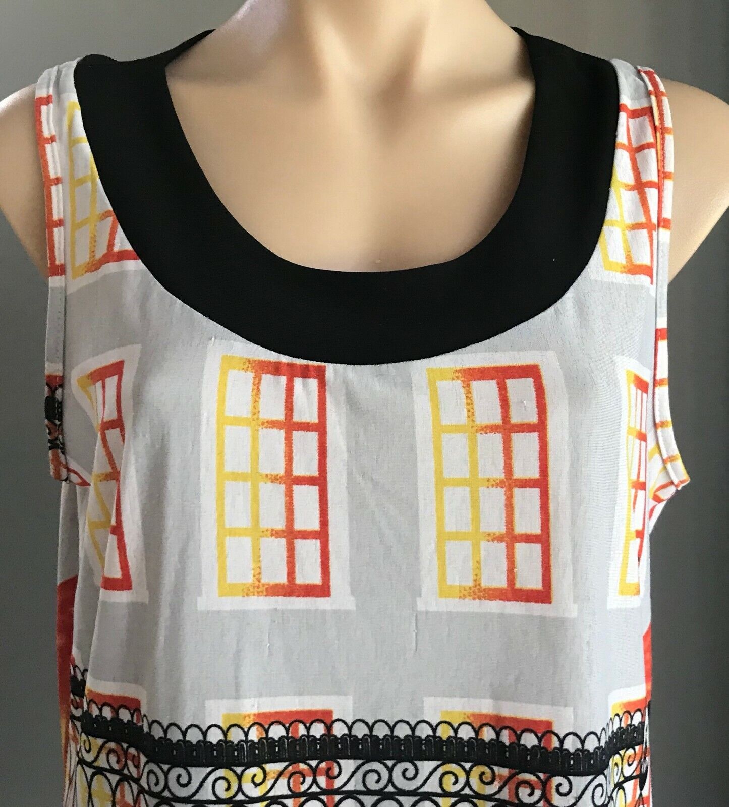 CORDELIA ST Colourful Top Street Scape Print Sleeveless Stretch Scoop Size 16