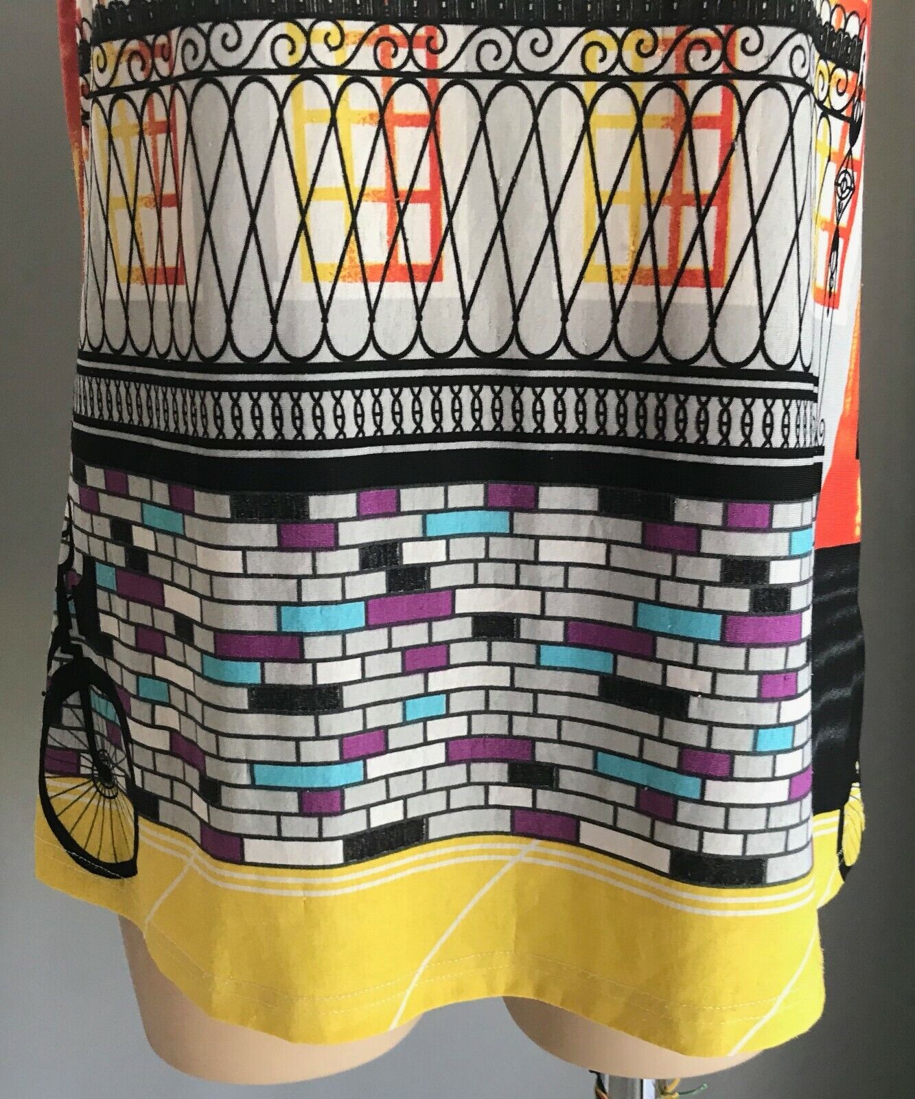 CORDELIA ST Colourful Top Street Scape Print Sleeveless Stretch Scoop Size 16