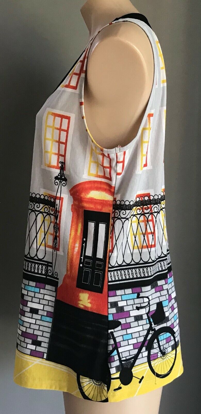 CORDELIA ST Colourful Top Street Scape Print Sleeveless Stretch Scoop Size 16