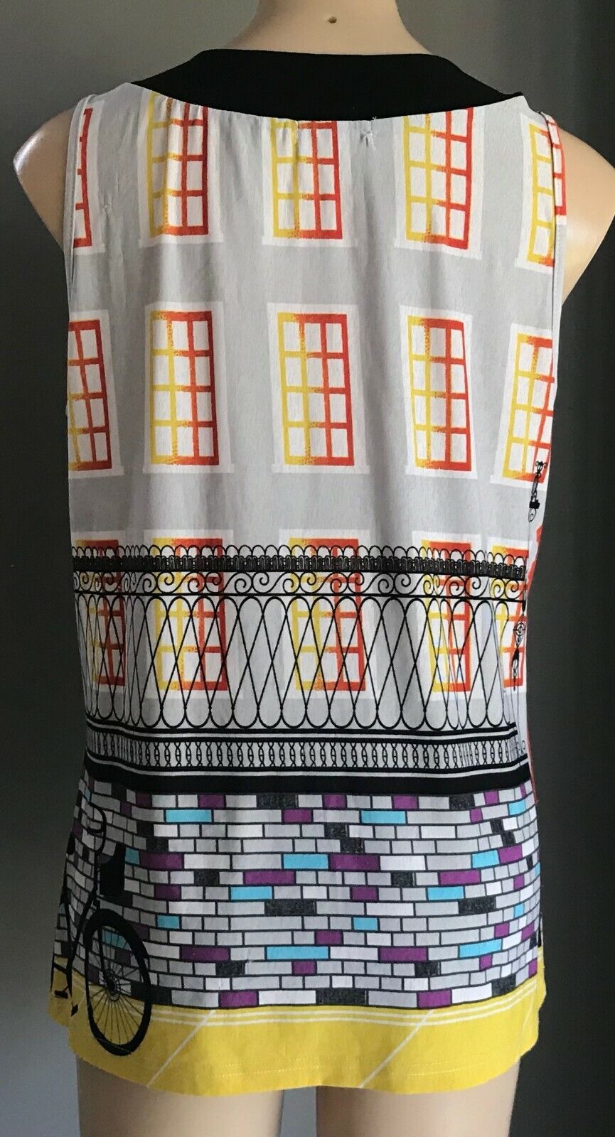 CORDELIA ST Colourful Top Street Scape Print Sleeveless Stretch Scoop Size 16