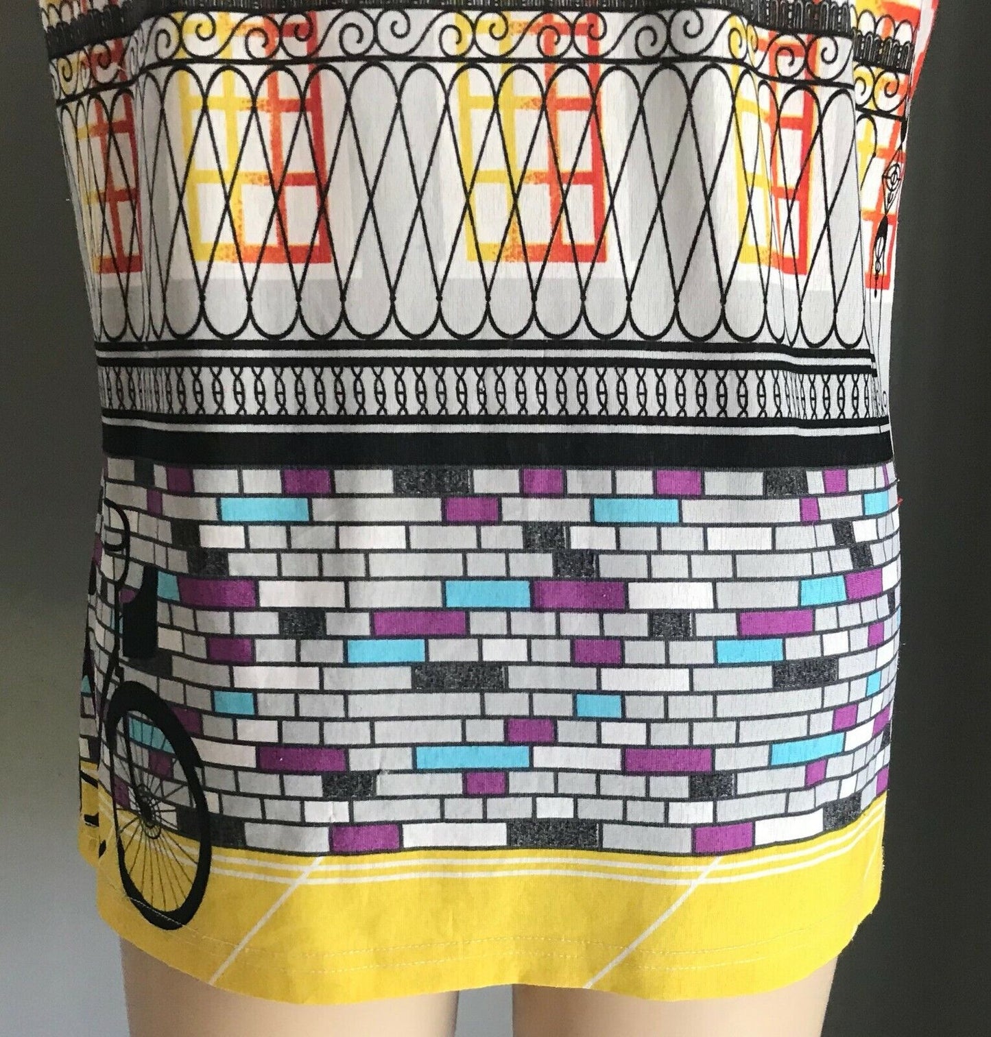 CORDELIA ST Colourful Top Street Scape Print Sleeveless Stretch Scoop Size 16