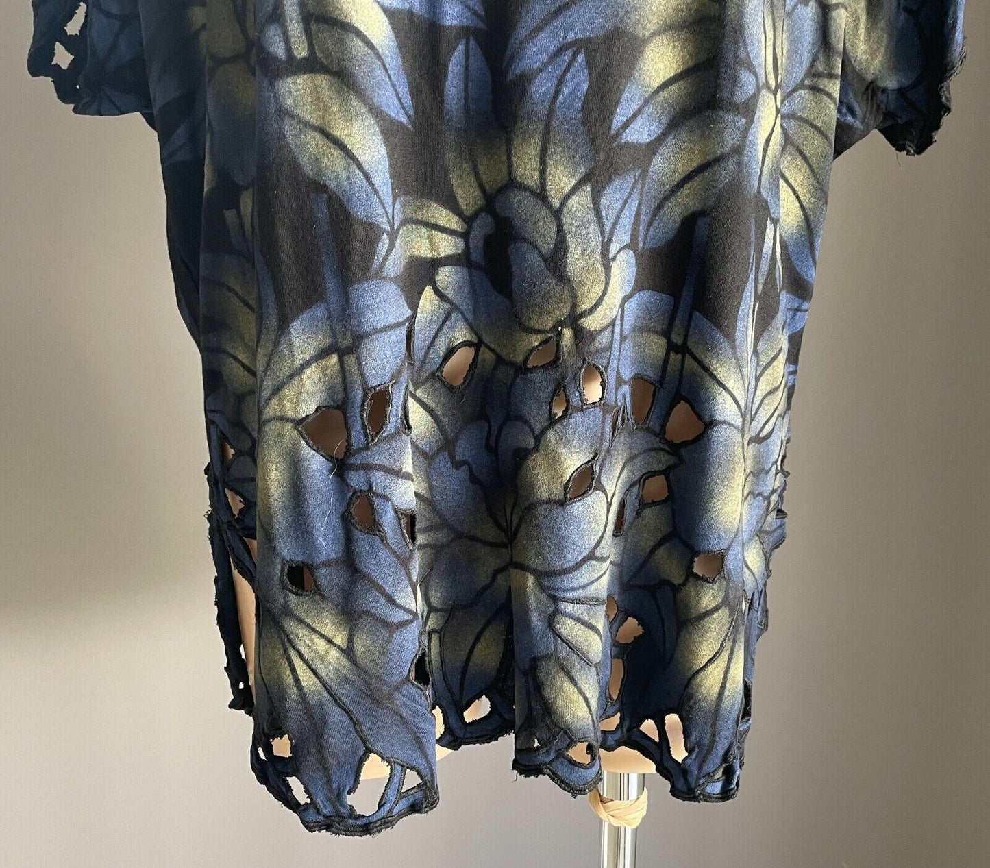 METANA Top Blue Black Khaki Cap Sleeve Floral Print Blouse Cutouts Sz XXL 14 16