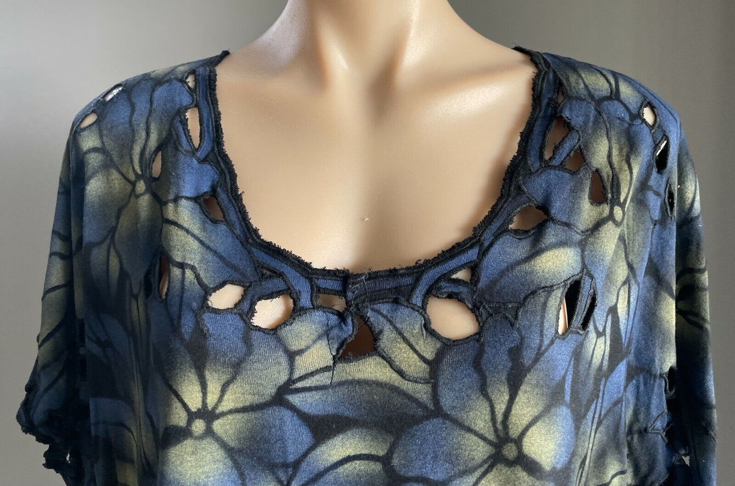 METANA Top Blue Black Khaki Cap Sleeve Floral Print Blouse Cutouts Sz XXL 14 16