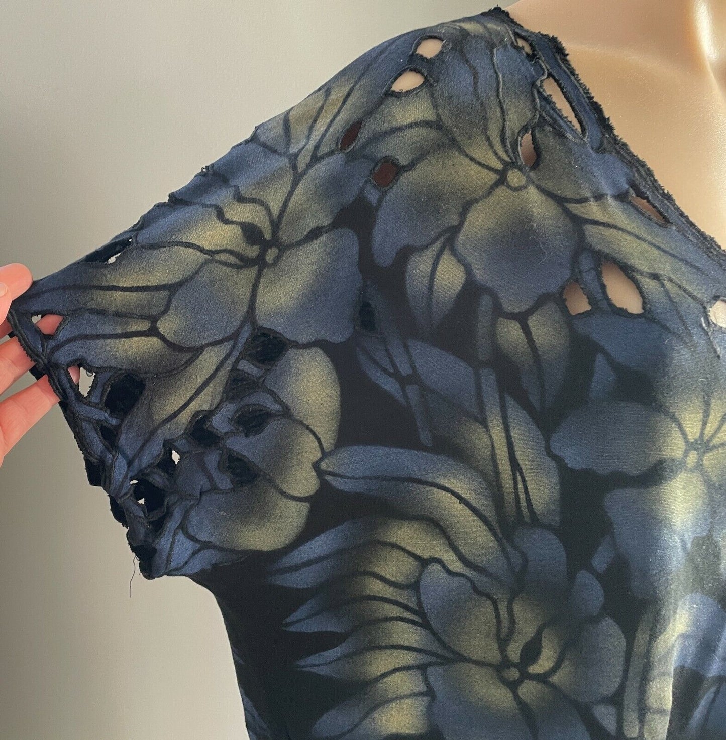 METANA Top Blue Black Khaki Cap Sleeve Floral Print Blouse Cutouts Sz XXL 14 16