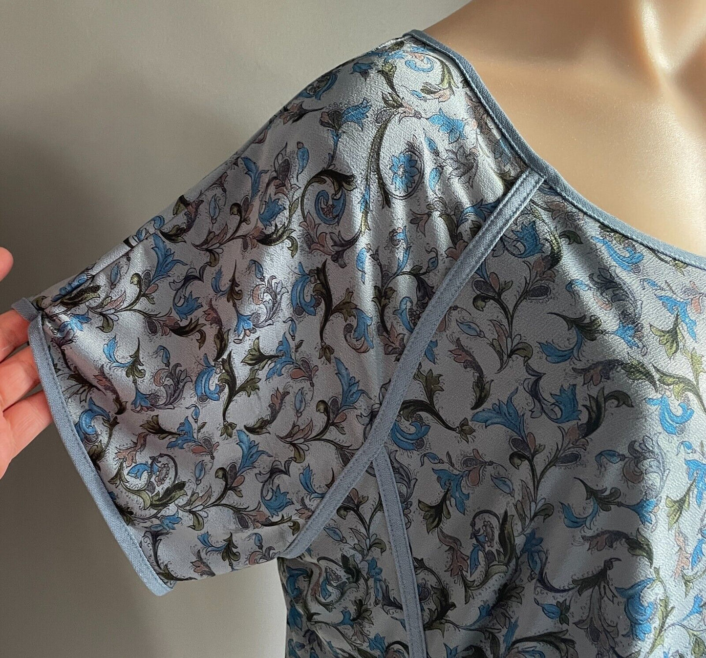 SES Top Stretch Shades of Blue Khaki Brown Black Floral Short Sleeve Size 16