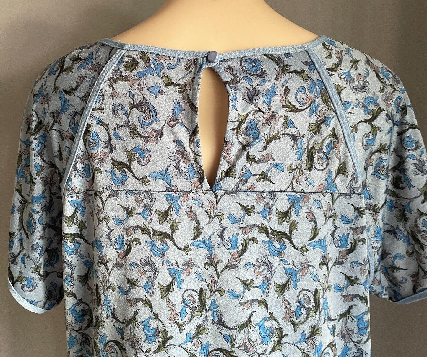 SES Top Stretch Shades of Blue Khaki Brown Black Floral Short Sleeve Size 16