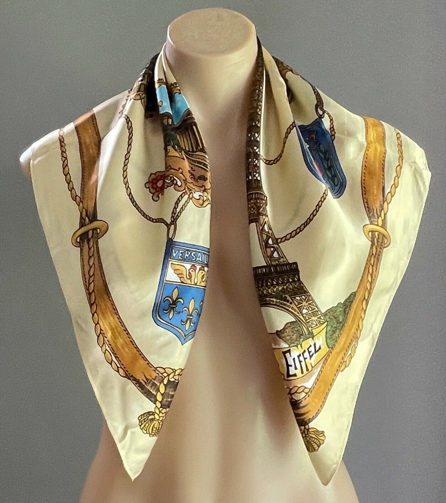 Neck SCARF SOUVENIR DE PARIS Gold Poly Satin Notre Dame Eiffel Versailles 67 cm