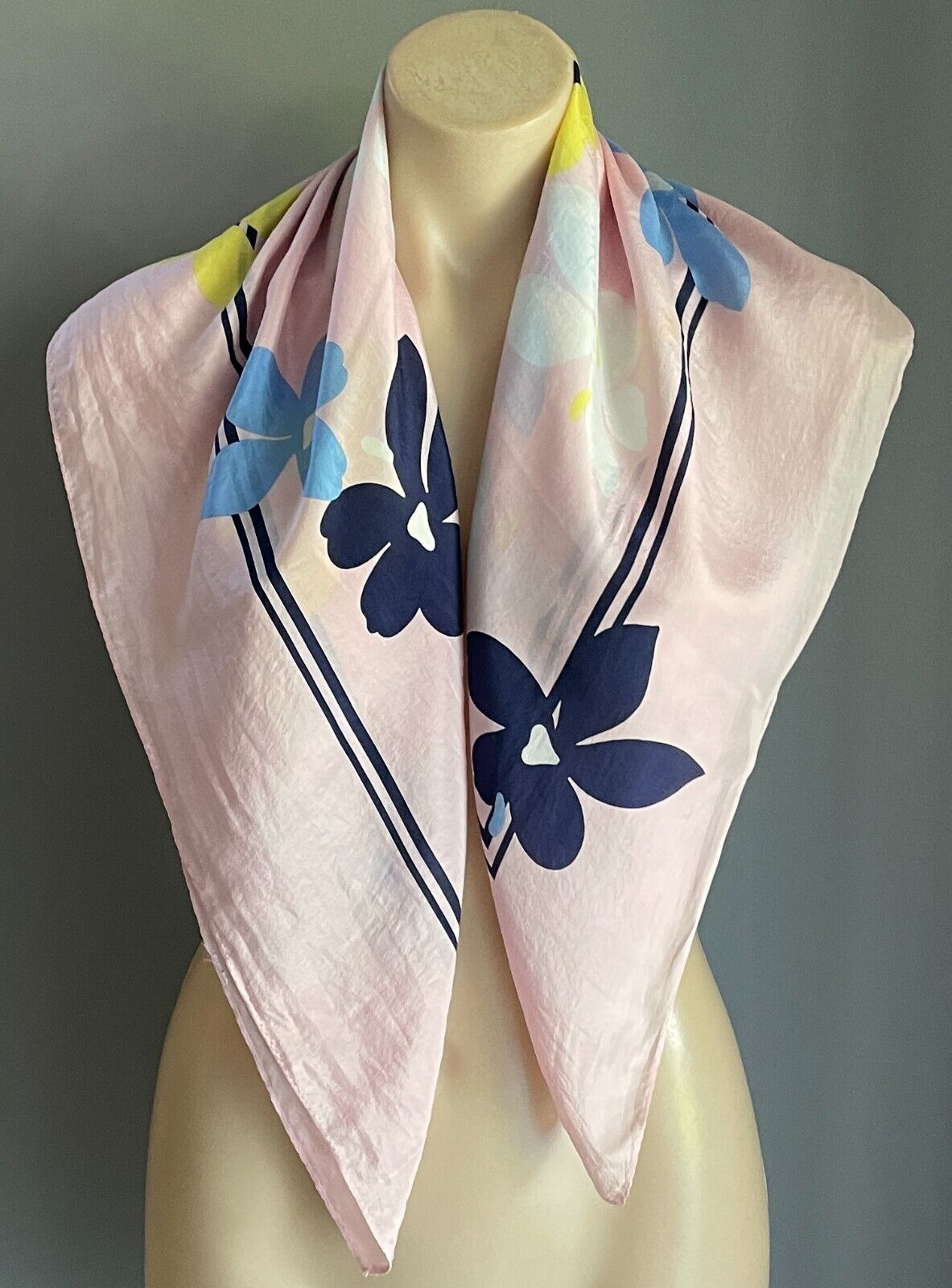 Neck SCARF Pale Pink Coloured Floral Print Shawl Rectangle Very Pretty 80x77cm