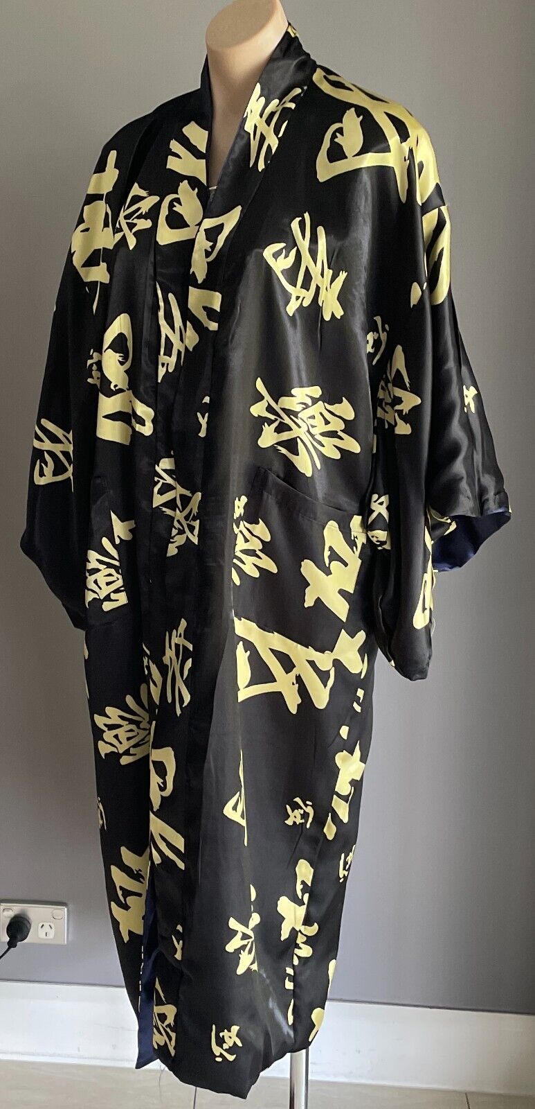 KIMONO Robe Reversible Black Gold Blue Dragon Print Size M Short SleevesOriental