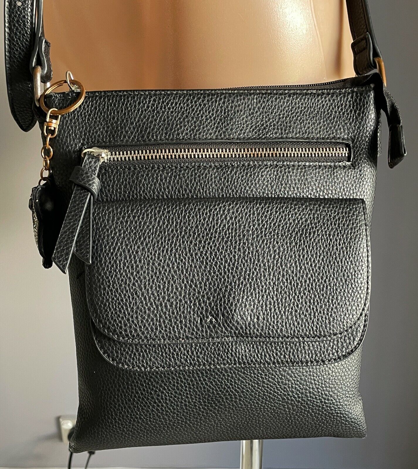 TAHARI Shoulder Bag Black Pebble Leathe Crossbody Adjustable Strap Owl Charm