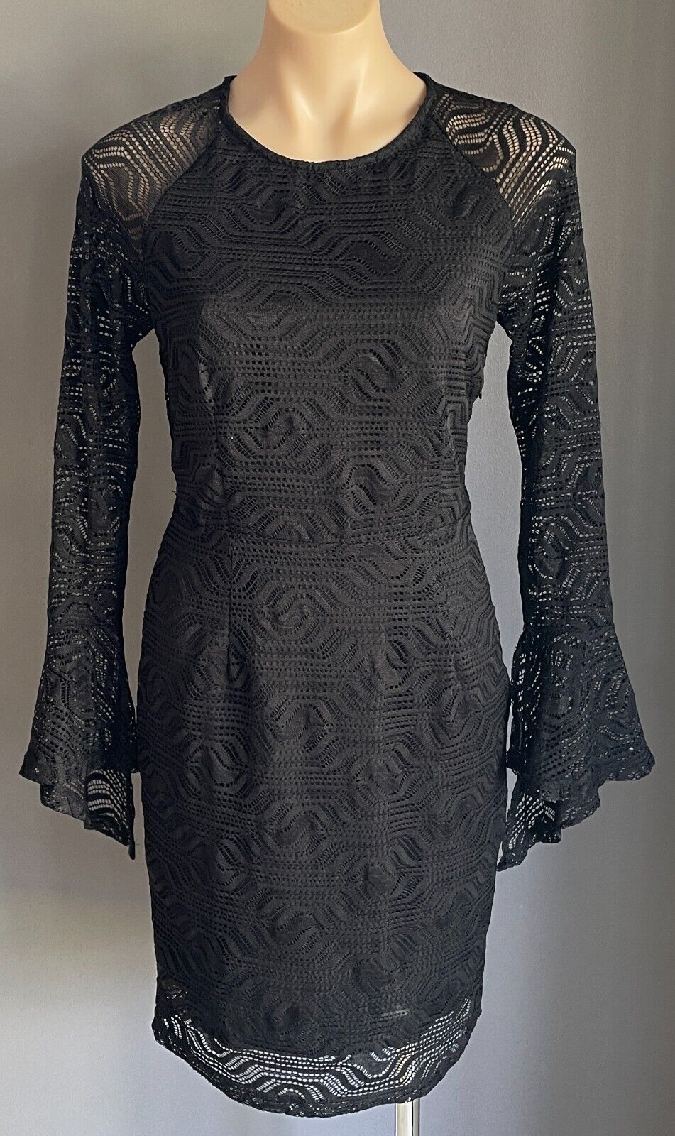 TUSSAH Black Lace Open Back Long Bell Sleeve Sheath Dress Size 10 NEW