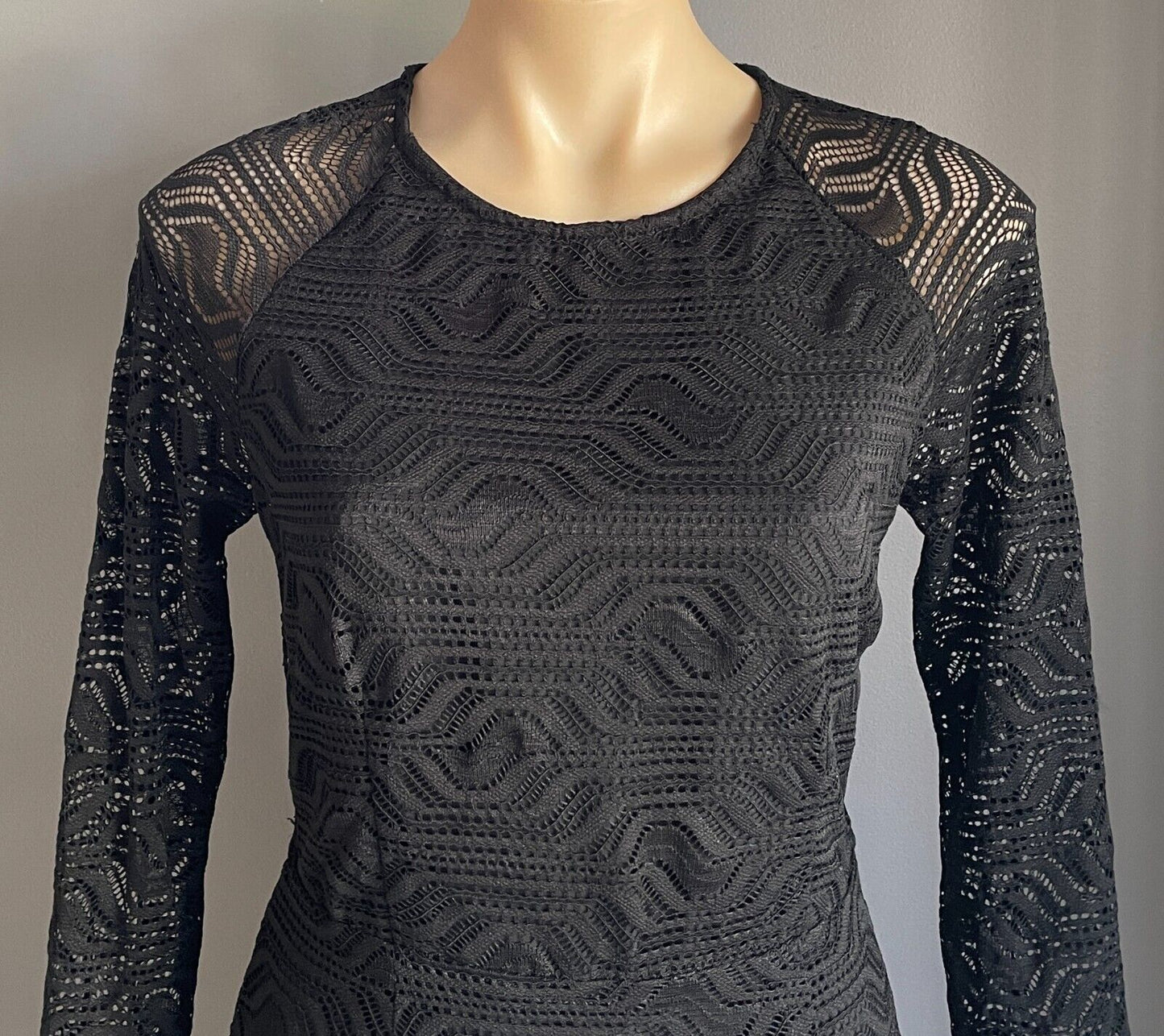 TUSSAH Black Lace Open Back Long Bell Sleeve Sheath Dress Size 10 NEW