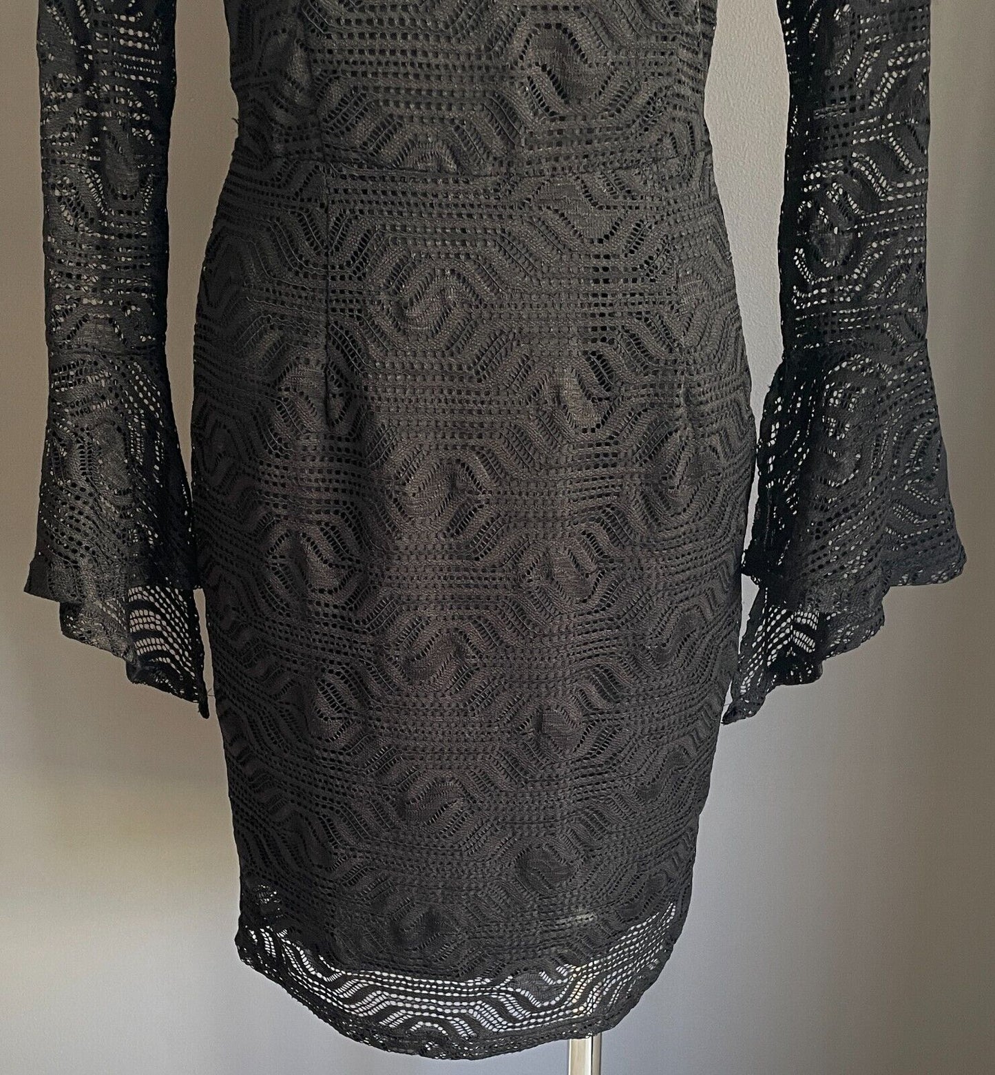 TUSSAH Black Lace Open Back Long Bell Sleeve Sheath Dress Size 10 NEW