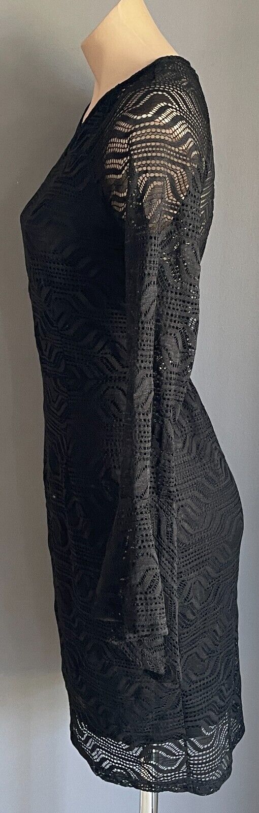 TUSSAH Black Lace Open Back Long Bell Sleeve Sheath Dress Size 10 NEW
