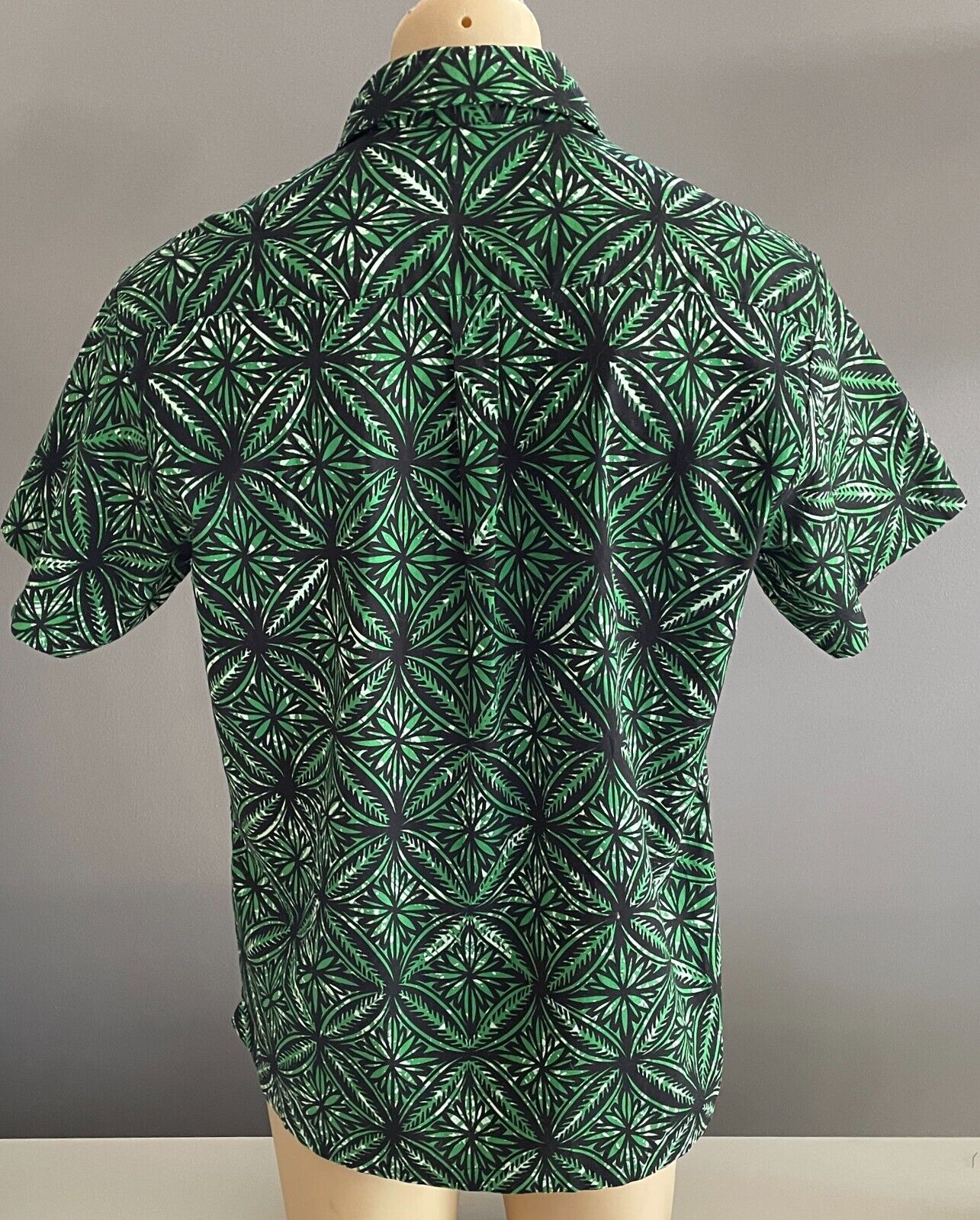 AISOKULA FIJI Cotton Shirt Green & Black Bold Tropical Print Size L 118cm Chest