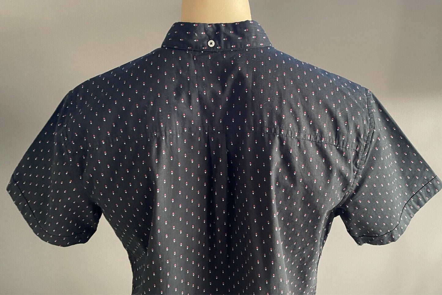Mens RIP CURL Black Shirt Maroon Blue Button Down Collar Size L 112cm Chest NEW